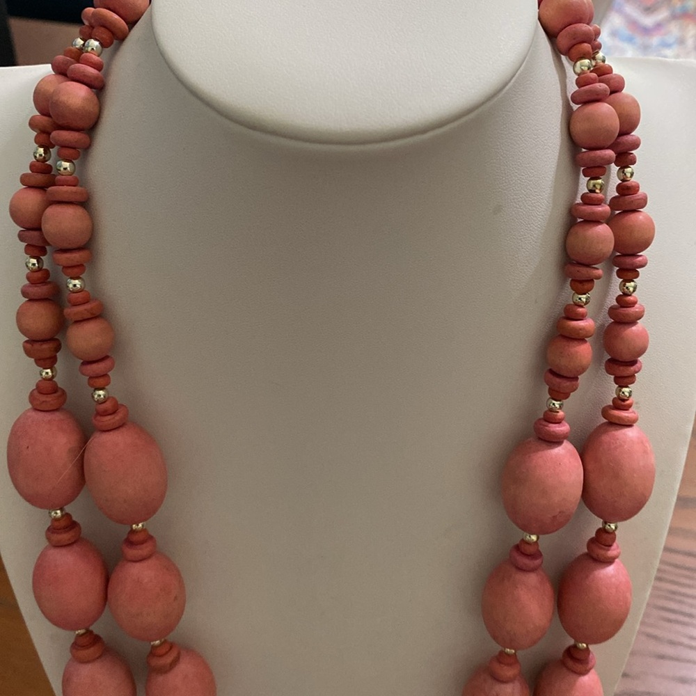10/$10 Pink wood Bead Necklace - Picture 2 of 4